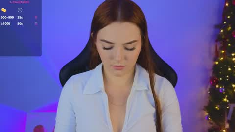 Snapshot of sarah_swtt chatting on 12/29/24, 03:33 - next broadcast 28 nov 7 pm Col online show from 12/29/24, 03:33