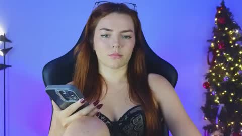 Snapshot of sarah_swtt chatting on 01/18/25, 03:09 - next broadcast 28 nov 7 pm Col online show from 01/18/25, 03:09