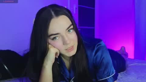 Snapshot of sarah_swtt chatting on 11/25/25, 04:12 - next broadcast 28 nov 7 pm Col online show from 11/25/25, 04:12