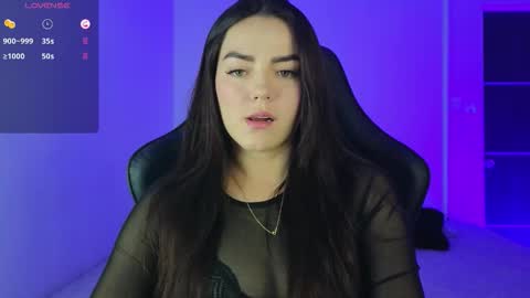 Snapshot of sarah_swtt chatting on 12/02/25, 02:28 - next broadcast 28 nov 7 pm Col online show from 12/02/25, 02:28