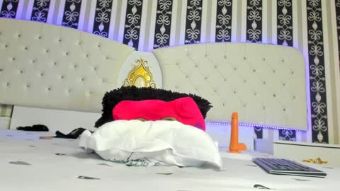 Sarah online show from 01/29/25, 02:19