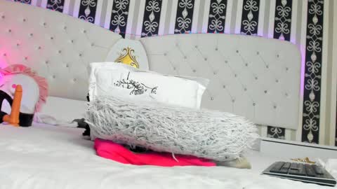 Sarah online show from 03/11/25, 02:43