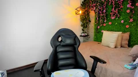 Sarah Deyvis online show from 12/04/25, 11:13