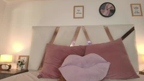 Snapshot of sarahevans__ chatting on 12/11/24, 01:58 Sarah Evans online show from 12/11/24, 01:58