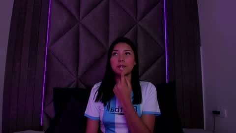 Snapshot of sarahevans__ chatting on 01/15/25, 07:34 Sarah Evans online show from 01/15/25, 07:34