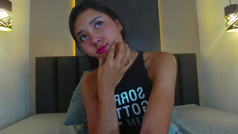 Snapshot of sarahevans__ chatting on 01/17/25, 06:23 Sarah Evans online show from 01/17/25, 06:23