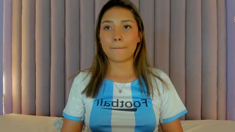 Snapshot of sarahevans__ chatting on 03/05/25, 02:25 Sarah Evans online show from 03/05/25, 02:25