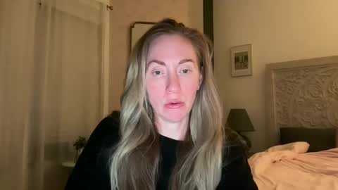 Snapshot of sarahgiroux86 chatting on 04/14/26, 05:13 Sarah online show from 04/14/26, 05:13