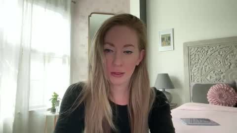 Snapshot of sarahgiroux86 chatting on 05/03/26, 05:52 Sarah online show from 05/03/26, 05:52