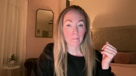 Snapshot of sarahgiroux86 chatting on 06/02/26, 03:19 Sarah online show from 06/02/26, 03:19