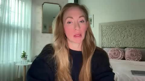 Snapshot of sarahgiroux86 chatting on 06/09/26, 01:50 Sarah online show from 06/09/26, 01:50