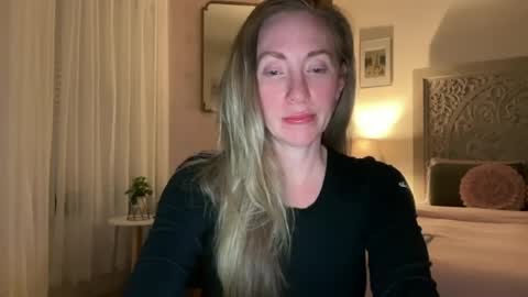 Snapshot of sarahgiroux86 chatting on 06/15/26, 05:09 Sarah online show from 06/15/26, 05:09