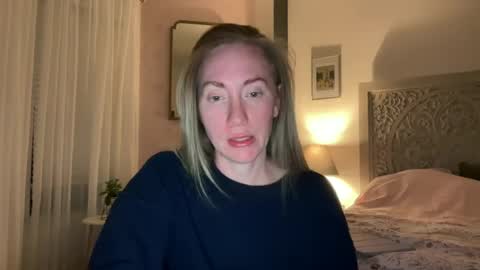 Snapshot of sarahgiroux86 chatting on 06/18/26, 06:46 Sarah online show from 06/18/26, 06:46