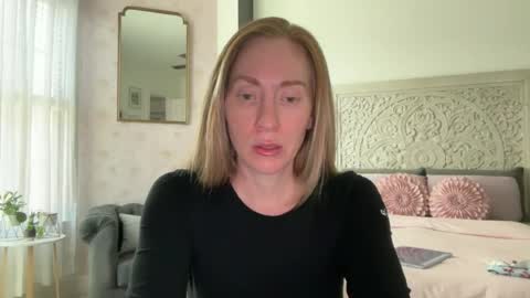 Snapshot of sarahgiroux86 chatting on 06/30/26, 05:36 Sarah online show from 06/30/26, 05:36