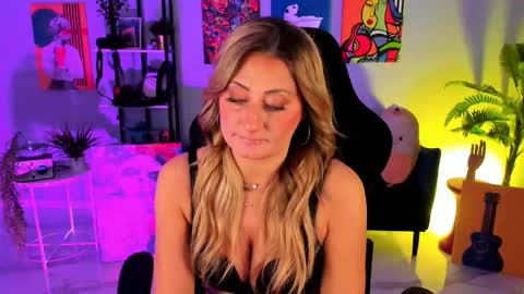 Divine Sarah NONUDE model online show from 10/31/25, 01:01