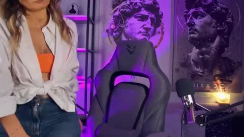 Snapshot of sarahholly chatting on 04/24/26, 01:24 Divine Sarah NONUDE model online show from 04/24/26, 01:24