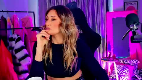 Snapshot of sarahholly chatting on 05/03/26, 12:33 Divine Sarah NONUDE model online show from 05/03/26, 12:33