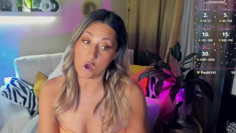 Snapshot of sarahholly chatting on 05/25/26, 04:24 Divine Sarah NONUDE model online show from 05/25/26, 04:24