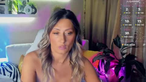 Snapshot of sarahholly chatting on 05/30/26, 03:53 Divine Sarah NONUDE model online show from 05/30/26, 03:53