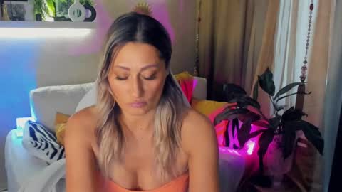 Snapshot of sarahholly chatting on 06/05/26, 03:07 Divine Sarah NONUDE model online show from 06/05/26, 03:07