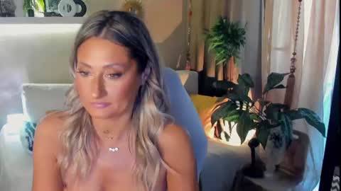 Divine Sarah NONUDE model online show from 07/14/26, 02:01