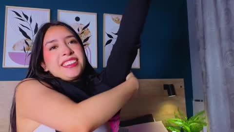 Snapshot of sarahmiler_ chatting on 11/14/25, 07:45 Sarah online show from 11/14/25, 07:45