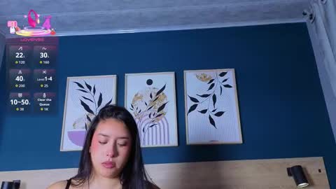 Snapshot of sarahmiler_ chatting on 11/18/25, 07:51 Sarah online show from 11/18/25, 07:51