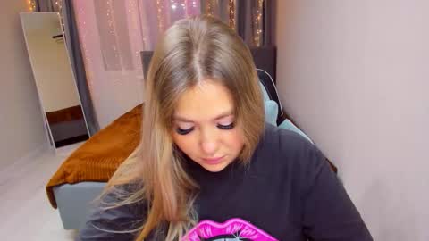 Sarah online show from 11/26/25, 05:14