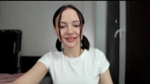 Snapshot of sarahphyllis chatting on 02/25/25, 04:00 sarahphyllis online show from 02/25/25, 04:00