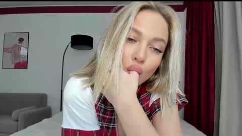 Snapshot of sarahphyllis chatting on 10/02/25, 07:43 sarahphyllis online show from 10/02/25, 07:43