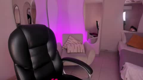 Snapshot of sarahrhodes_ chatting on 11/21/25, 12:26 Sarah Rhodes online show from 11/21/25, 12:26