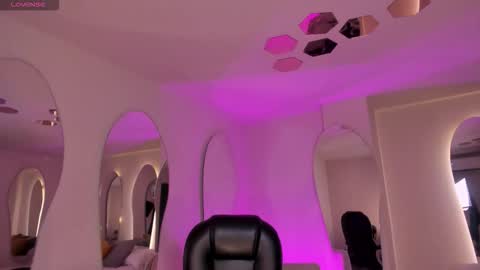 Snapshot of sarahrhodes_ chatting on 01/16/26, 11:47 Sarah Rhodes online show from 01/16/26, 11:47