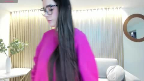 Snapshot of sarahrhodes_ chatting on 02/18/26, 12:34 Sarah Rhodes online show from 02/18/26, 12:34