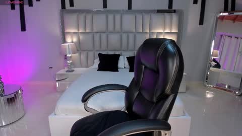 Sarah Rhodes online show from 03/17/26, 11:13