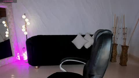Snapshot of sarahrhodes_ chatting on 05/31/26, 11:39 Sarah Rhodes online show from 05/31/26, 11:39