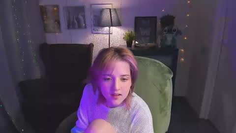 Snapshot of sarahshelby chatting on 05/13/26, 04:37 Sarah online show from 05/13/26, 04:37