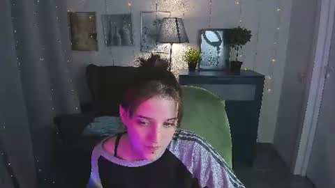 Snapshot of sarahshelby chatting on 06/13/26, 05:11 Sarah online show from 06/13/26, 05:11