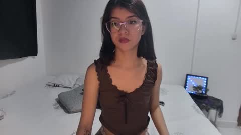 Snapshot of sarahsmitt chatting on 11/10/25, 06:51 Sarah online show from 11/10/25, 06:51