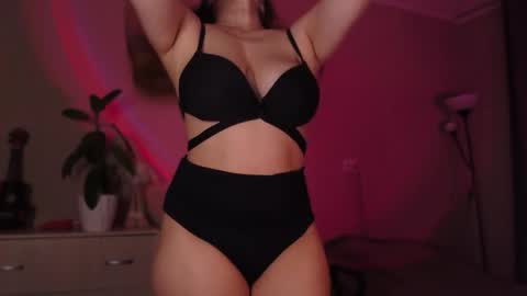 Sarah online show from 10/18/25, 03:24