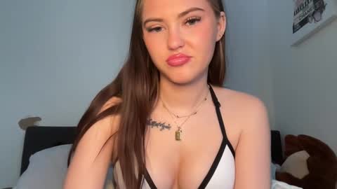 SarahxOliver online show from 01/11/26, 04:01