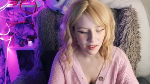 Snapshot of sarakaell chatting on 01/01/25, 10:35 Sara online show from 01/01/25, 10:35