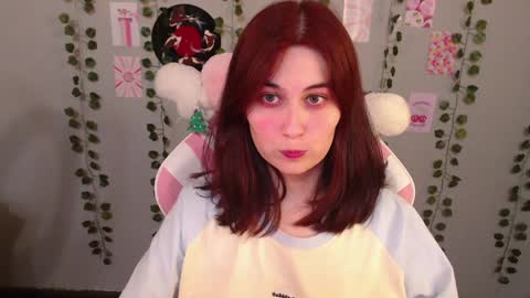 Snapshot of sarakinski chatting on 01/10/25, 12:47 Sara online show from 01/10/25, 12:47