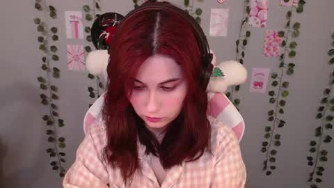 Snapshot of sarakinski chatting on 02/14/25, 11:10 Sara online show from 02/14/25, 11:10