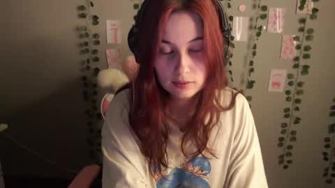 Snapshot of sarakinski chatting on 09/16/25, 02:07 Sara online show from 09/16/25, 02:07