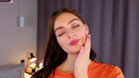 Snapshot of sarakinsly chatting on 11/28/25, 06:16 Rosie online show from 11/28/25, 06:16