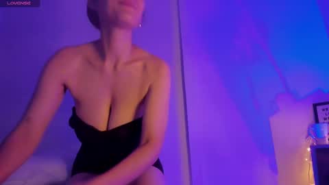 Sara online show from 12/10/24, 01:54