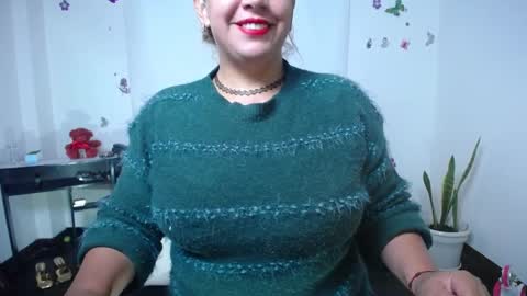 Snapshot of saralovens chatting on 01/29/25, 12:24 Saraloves online show from 01/29/25, 12:24