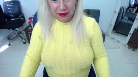 Snapshot of saralovens chatting on 09/30/25, 03:28 Saraloves online show from 09/30/25, 03:28