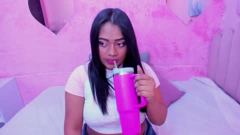 Snapshot of saramagiic chatting on 01/26/25, 11:50 online show from 01/26/25, 11:50