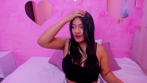 Snapshot of saramagiic chatting on 01/28/25, 11:49 online show from 01/28/25, 11:49